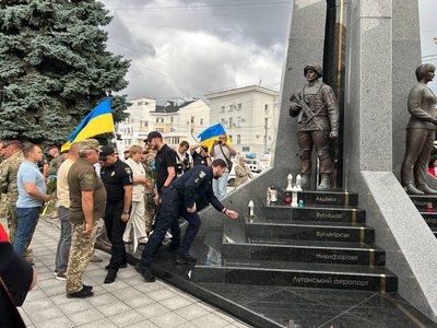 У Житомирі вшанували пам’ять закатованих і загиблих у російському полоні У Житомирі вшанували пам’ять закатованих і загиблих у російському полоні