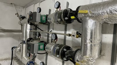 Устаткування індивідуального теплового пункту в одному з багатоповерхових будинків у Миколаєві, 16 жовтня 2024 року Устаткування індивідуального теплового пункту в одному з багатоповерхових будинків у Миколаєві, 16 жовтня 2024 року