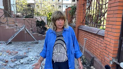 «Оце поламати Путін тільки міг, а залишити живого лише Бог» — житель будинку, пошкодженого через атаку РФ на Кривий Ріг «Оце поламати Путін тільки міг, а залишити живого лише Бог» — житель будинку, пошкодженого через атаку РФ на Кривий Ріг