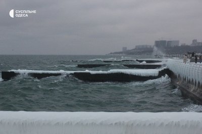 Крижаний берег Чорного моря: який вигляд має Ланжерон після морозів