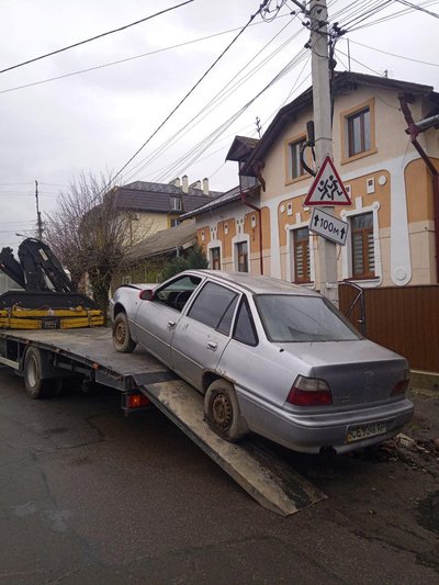 Покинуті авто у Чернівцях: у яких випадках їх евакуюють Покинуті авто у Чернівцях: у яких випадках їх евакуюють