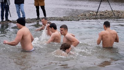 Мінеральне джерело, Дніпро, Чорне море: де та як купалися українці на Водохреще