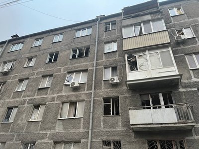 У Дніпрі через ракетну атаку частково знищений будинок: що відбувається на місці події У Дніпрі через ракетну атаку частково знищений будинок: що відбувається на місці події