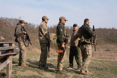 "Головне — це взаємодія": як тренуються добровольці на Черкащині "Головне — це взаємодія": як тренуються добровольці на Черкащині