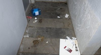 Сміття, сморід, крики та бездомні: дніпряни скаржаться на стан модульних укриттів. Що кажуть у міськраді та експерти Сміття, сморід, крики та бездомні: дніпряни скаржаться на стан модульних укриттів. Що кажуть у міськраді та експерти