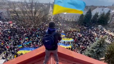 "Страшна річ, коли людину закривають у клітку": українці в окупації про Незалежність