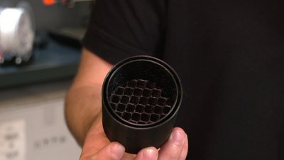 У Львові виготовляють елементи зброї та амуніції для воїнів на 3D-принтері