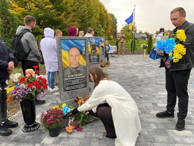 На Вінниччині відкрили Алею Слави на честь 12 загиблих захисників України На Вінниччині відкрили Алею Слави на честь 12 загиблих захисників України