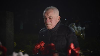 У Славутичі традиційно вшанували загиблих внаслідок аварії на ЧАЕС 1986 року: як цьогоріч пройшла "ніч пам'яті" У Славутичі традиційно вшанували загиблих внаслідок аварії на ЧАЕС 1986 року: як цьогоріч пройшла "ніч пам'яті"