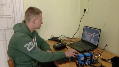 На Вінниччині восьмеро учнів майструють дрони для оборонців На Вінниччині восьмеро учнів майструють дрони для оборонців