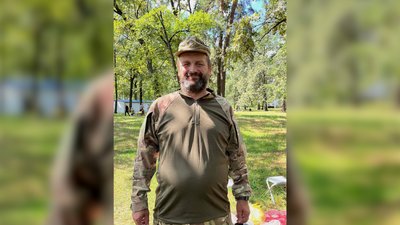 "Па, ти – мої ліки для душі": чернігівка ходить зустрічати військових з полону, щоб дізнатись про своїх рідних "Па, ти – мої ліки для душі": чернігівка ходить зустрічати військових з полону, щоб дізнатись про своїх рідних