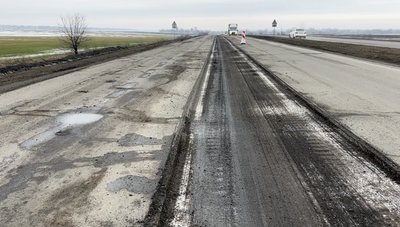 Яма на ямі: коли повернуть асфальт на трасу Київ — Одеса