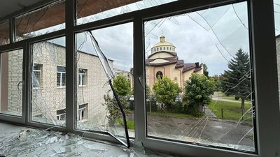 Розбиті вікна в садочку Розбиті вікна в садочку