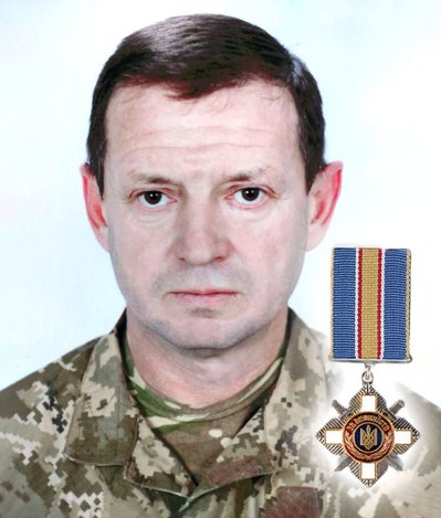 Родині загиблого Віктора Денисова з Вінниччини передали державну нагороду захисника Родині загиблого Віктора Денисова з Вінниччини передали державну нагороду захисника
