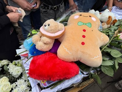 На Дніпропетровщині попрощалися з загиблою через ракетний удар вагітною Діаною Кошик На Дніпропетровщині попрощалися з загиблою через ракетний удар вагітною Діаною Кошик
