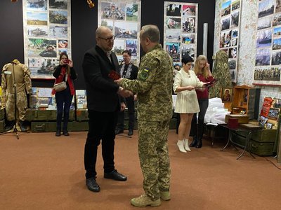 Двадцять нагород: у Черкасах відзначили волонтерів з області Двадцять нагород: у Черкасах відзначили волонтерів з області