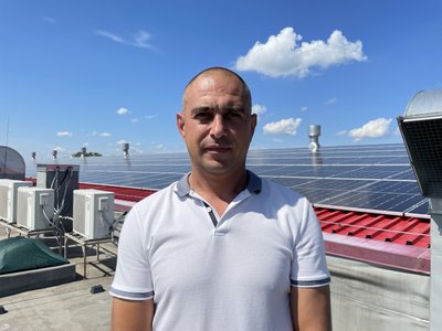 "Покриває 95% наших потреб в електриці": як працює сонячна станція на птахофабриці на Буковині "Покриває 95% наших потреб в електриці": як працює сонячна станція на птахофабриці на Буковині