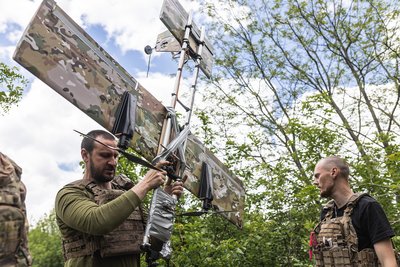 "Ми вже стоїмо на околицях практично Костянтинівки за виключенням деяких напрямків там" — командир 19 АК "Ми вже стоїмо на околицях практично Костянтинівки за виключенням деяких напрямків там" — командир 19 АК