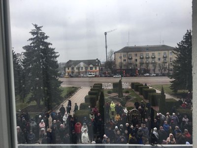 Штовханина з поліцією і виклик швидкої — у Коростені на Житомирщині пенсіонери-чорнобильці вийшли на протест Штовханина з поліцією і виклик швидкої — у Коростені на Житомирщині пенсіонери-чорнобильці вийшли на протест