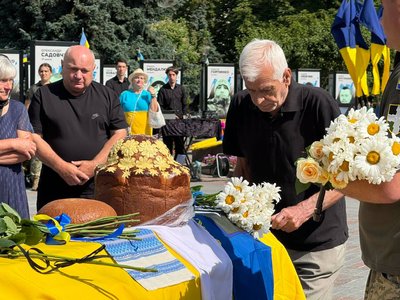 З військовим Віталієм Остапчуком попрощалися у Рівному