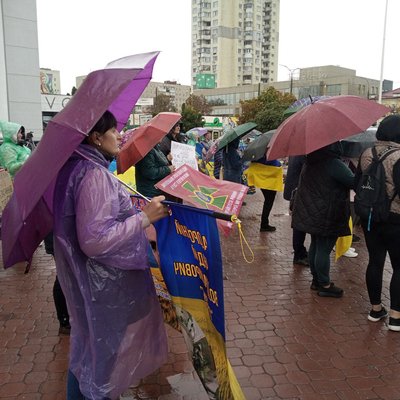 "Як я тобі в очі гляну, якщо не піду?": у Хмельницькому відбулася акція на підтримку полонених та безвісти зниклих "Як я тобі в очі гляну, якщо не піду?": у Хмельницькому відбулася акція на підтримку полонених та безвісти зниклих
