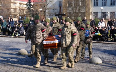 В Ужгороді попрощалися із загиблим військовослужбовцем Олександром Тарнаєм В Ужгороді попрощалися із загиблим військовослужбовцем Олександром Тарнаєм