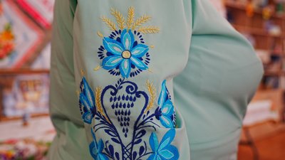 Вишивка гладдю на сорочці Тетяни Вишивка гладдю на сорочці Тетяни