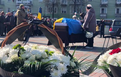 Із матросом Володимиром Ваником, який загинув на Донеччині, попрощались у Рівному Із матросом Володимиром Ваником, який загинув на Донеччині, попрощались у Рівному