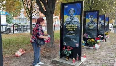 У Полтаві запалили сотні лампадок на честь полеглих воїнів У Полтаві запалили сотні лампадок на честь полеглих воїнів