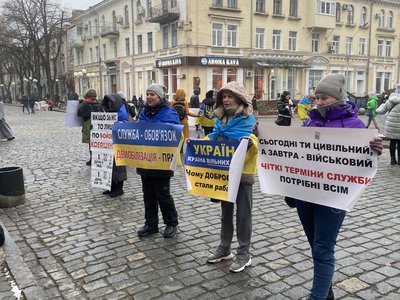 У Полтаві провели пікет на підтримку демобілізації військових