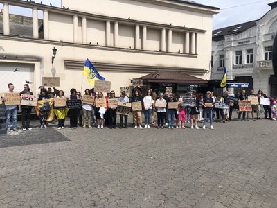 "Полон вбиває": в Ужгороді провели акцію на підтримку полонених
