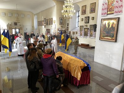 У Полтаві попрощалися із солдатом Василем Мельником, який поліг на війні У Полтаві попрощалися із солдатом Василем Мельником, який поліг на війні