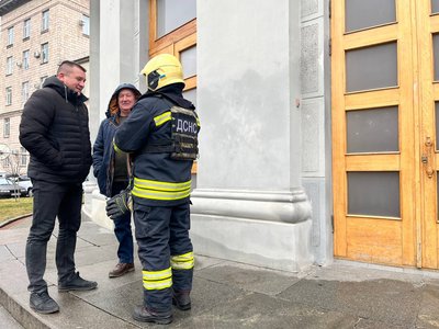 Депутатів евакуювали: у Черкасах "замінували" обласну раду Депутатів евакуювали: у Черкасах "замінували" обласну раду
