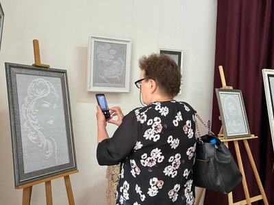Виставка картин, представили виставку, мисткиня, Марини Футуренко, Тернопільщина, липень 2025 Виставка картин, представили виставку, мисткиня, Марини Футуренко, Тернопільщина, липень 2025