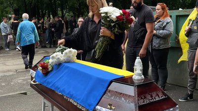 У Чернівцях прощалися з ветеранкою Ілоною Капельницькою, яка загинула внаслідок атаки РФ У Чернівцях прощалися з ветеранкою Ілоною Капельницькою, яка загинула внаслідок атаки РФ