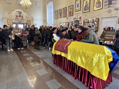 Вважався зниклим безвісти: у Полтаві попрощалися із військовим Владиславом Литвином Вважався зниклим безвісти: у Полтаві попрощалися із військовим Владиславом Литвином