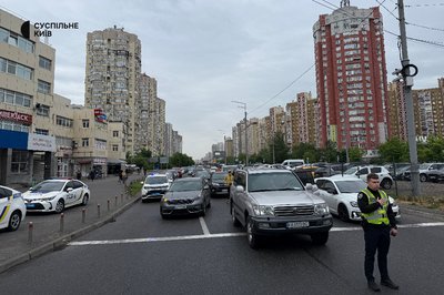 У Києві зупиняли рух для акції-вшанування "Хвилина мовчання"