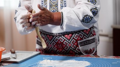 "Кулінарний спадок": як готували на Рівненщині весільні "гуски", якими пригощали дітей