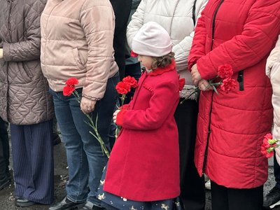 Під дощем і з квітами: на Черкащині вшанували пам'ять учасників Революції Гідності Під дощем і з квітами: на Черкащині вшанували пам'ять учасників Революції Гідності