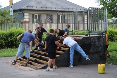 В Охтирці на Сумщині громадські активісти ремонтують скейтодром