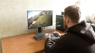 Заняття у школі пілотів дронів