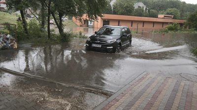 У Тернополі підтопило багатоповерхівку, підтопило підвал, вулиця Коновальця, Тернопіль, 2 червня 2026 року У Тернополі підтопило багатоповерхівку, підтопило підвал, вулиця Коновальця, Тернопіль, 2 червня 2026 року