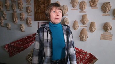Маски на Чернігівщині: чоловік зробив 38 керамічних масок за твором Гоголя Маски на Чернігівщині: чоловік зробив 38 керамічних масок за твором Гоголя