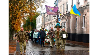 Похорон військових на Чернігівщині: попрощалися з двома військовослужбовцями Похорон військових на Чернігівщині: попрощалися з двома військовослужбовцями