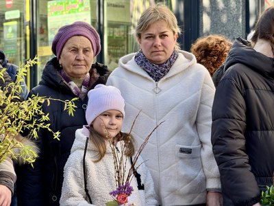 У Вербну неділю житомиряни прийшли до храмів освячувати гілочки верби