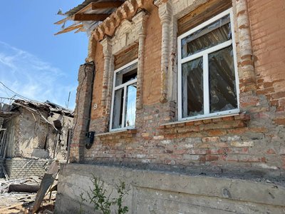 "Крикнув дружині — і миттєвий удар". Росіяни обстріляли центр Глухова