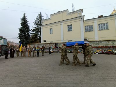 У Луцьку провели в останню дорогу 51-річного захисника Геннадія Шепетюка У Луцьку провели в останню дорогу 51-річного захисника Геннадія Шепетюка