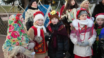 Водили козу та співали колядки: як у Сумах пройшов різдвяний вертеп Водили козу та співали колядки: як у Сумах пройшов різдвяний вертеп