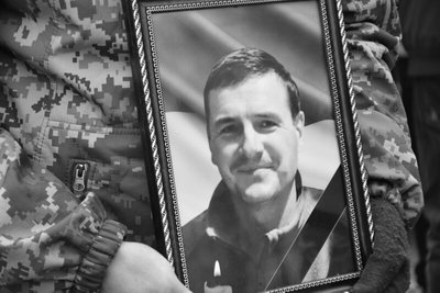 У Луцьку попрощалися з військовослужбовцем Андрієм Кінахом, який загинув 7 місяців тому на Донеччині У Луцьку попрощалися з військовослужбовцем Андрієм Кінахом, який загинув 7 місяців тому на Донеччині