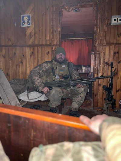 "Лякало те, що ти більше не побачиш рідних людей" – прикордонник з Бахмута на позивний "Чіназес" "Лякало те, що ти більше не побачиш рідних людей" – прикордонник з Бахмута на позивний "Чіназес"